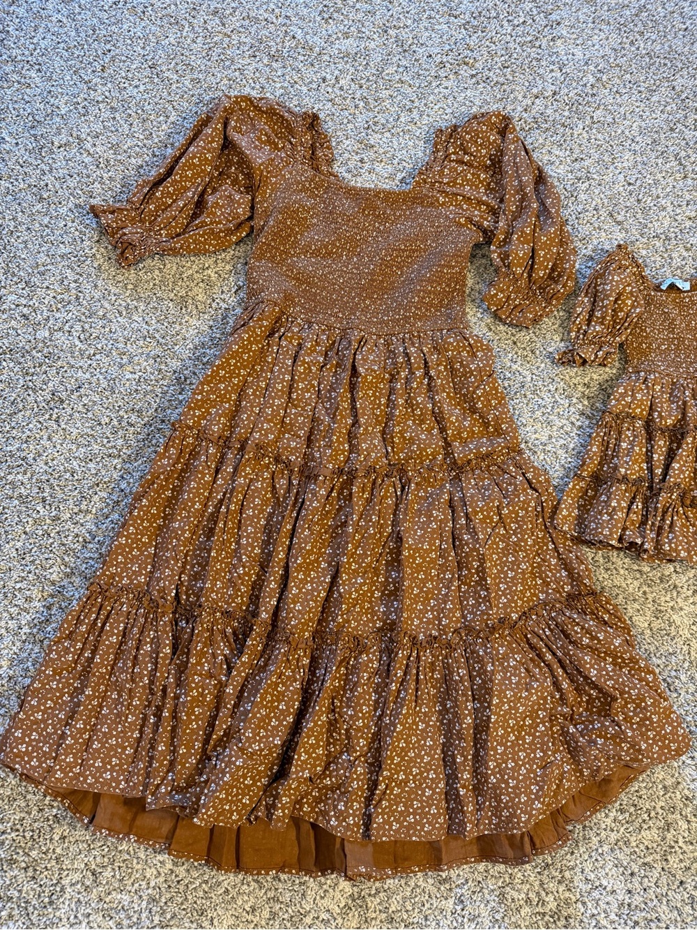 Ivy City Co Madeline Floral Tiered Midi Mommy and Me Dress Set, sizes Large/2T. - Picture 5 of 8